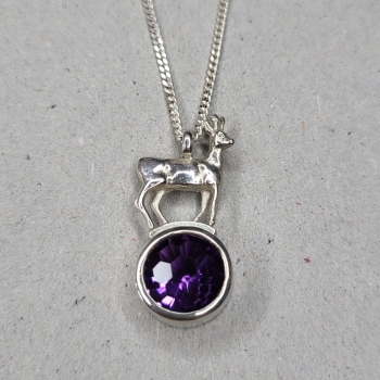 Kette mit Rehbock auf Amethyst